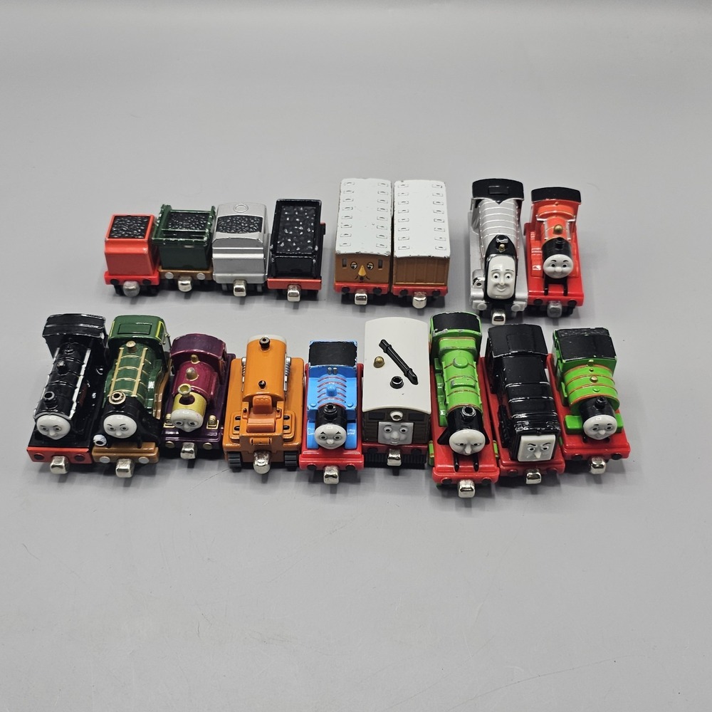 Vtg Thomas and Friends Lot Of 17 Diecast Magnetic Train Engine & Friends Cars